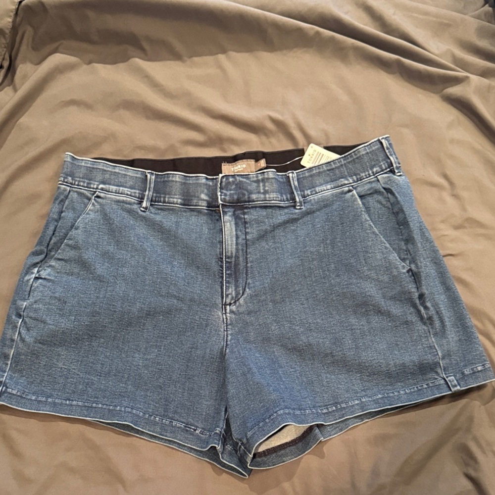 torrid Light Blue Denim Jean Shorts NWT 18